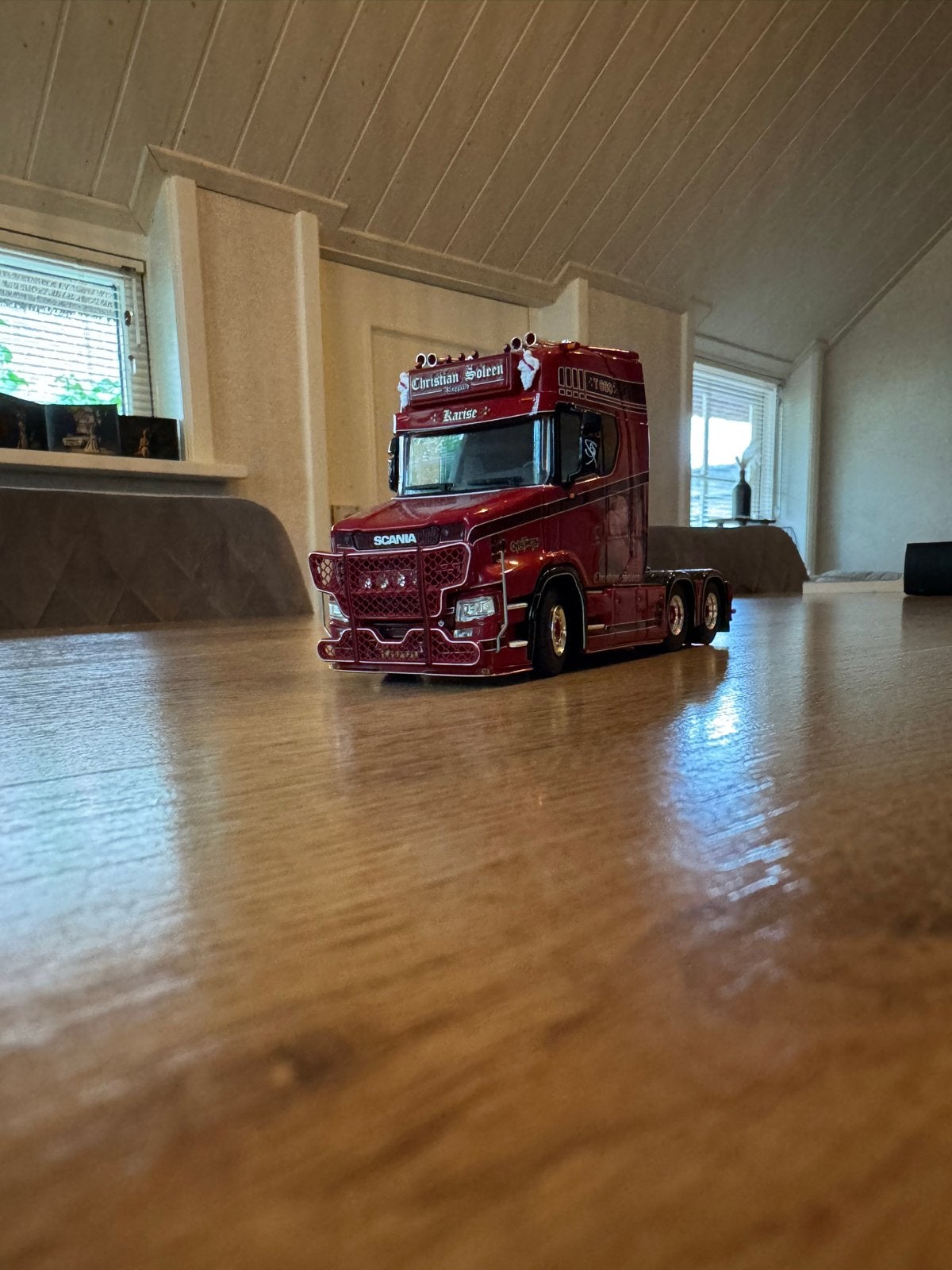 Scania V8 520S modeltruck met schotelplaat, Overige merken, Gebruikt, 1:32 tot 1:50, Ophalen of Verzenden