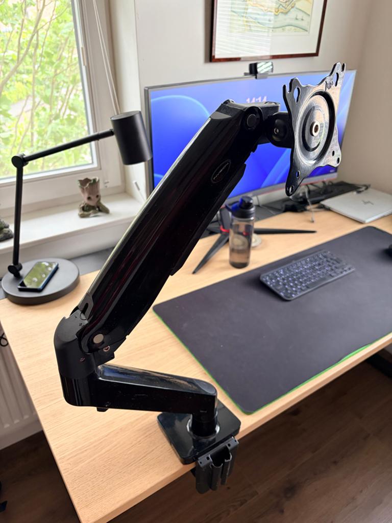 Invision monitorarm voor 40 inch widescreen monitor, Computers en Software, Monitoren, Ophalen, Gebruikt, In hoogte verstelbaar