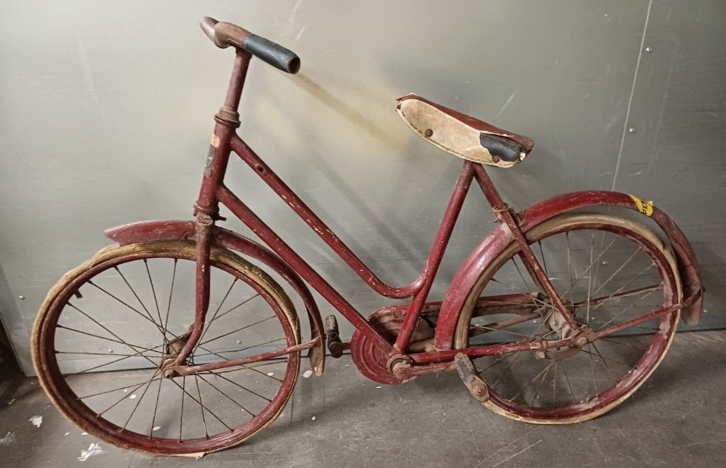 Vintage kinderfiets uit de jaren '20, Ophalen