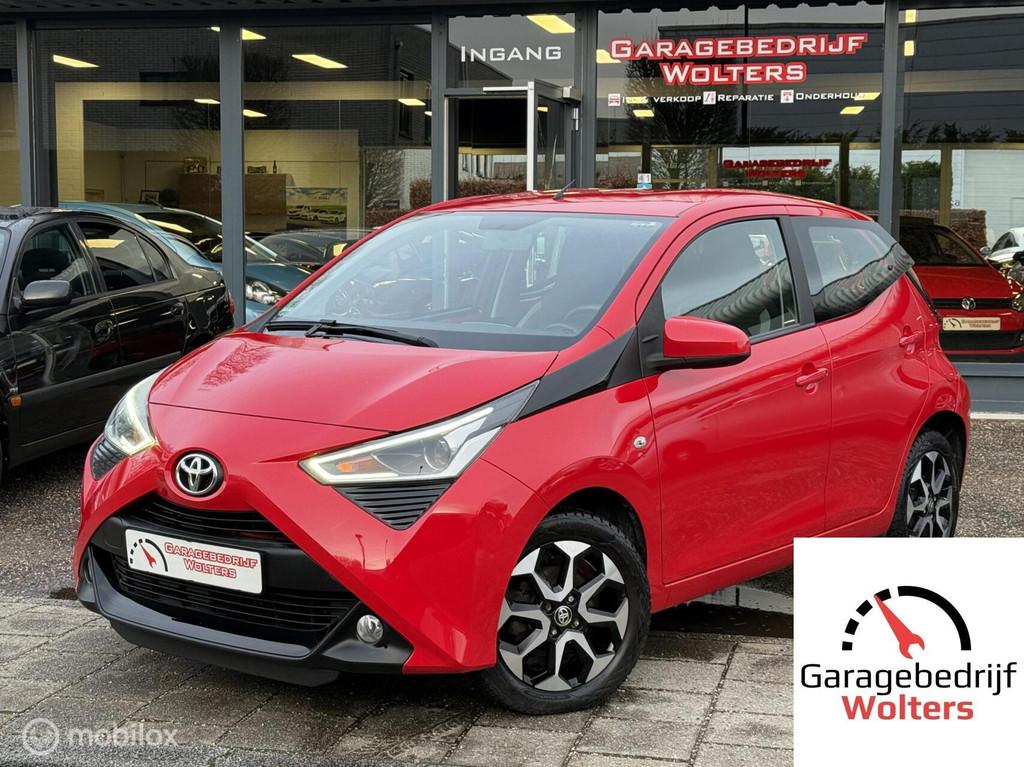 Toyota Aygo 1.0 VVT-i x-play CAMERA CARPLAY LED NW APK, Auto's, Toyota, Voorwielaandrijving, Stof, Gebruikt, Zwart