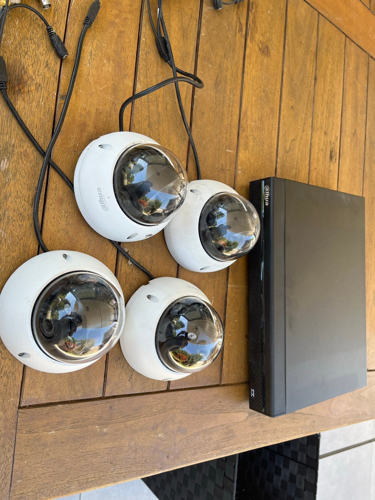 Dahua Beveiligingscameraset met 4 camera's en NVR, Ophalen of Verzenden, Gebruikt, Buitencamera