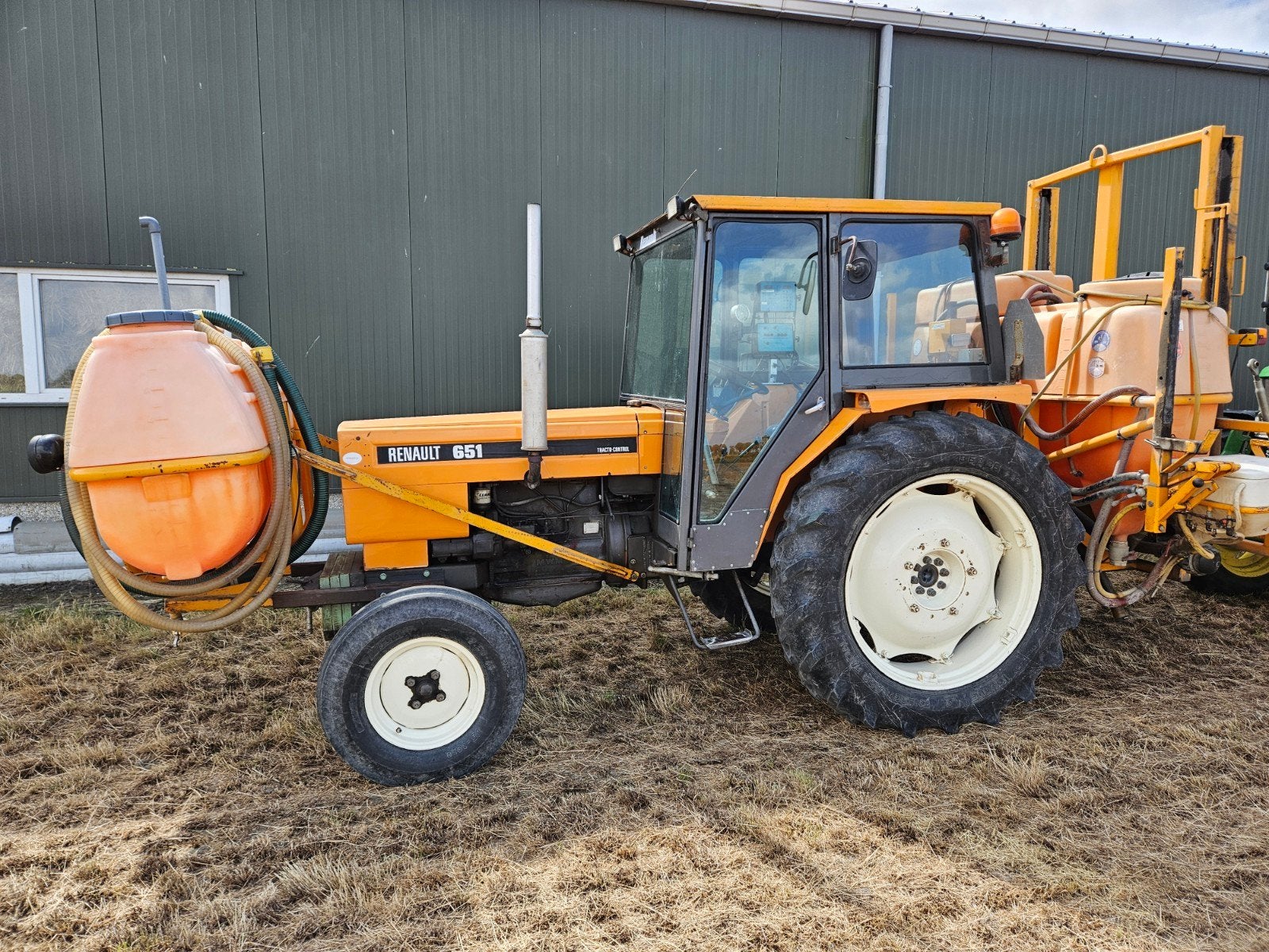 renault 651 met veldspuit, Ophalen, 80 tot 120 Pk, Gebruikt, 7500 tot 10000