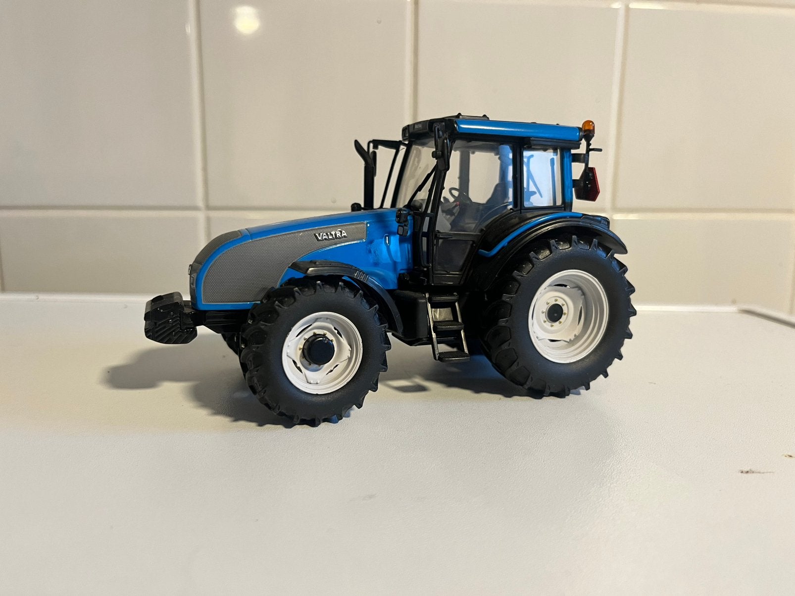 Valtra T190 Blauw UH, Ophalen of Verzenden, Zo goed als nieuw, Tractor of Landbouw, Universal Hobbies