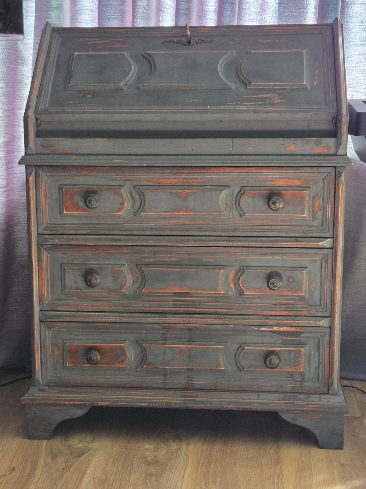 Antieke secretaire met lades, Ophalen