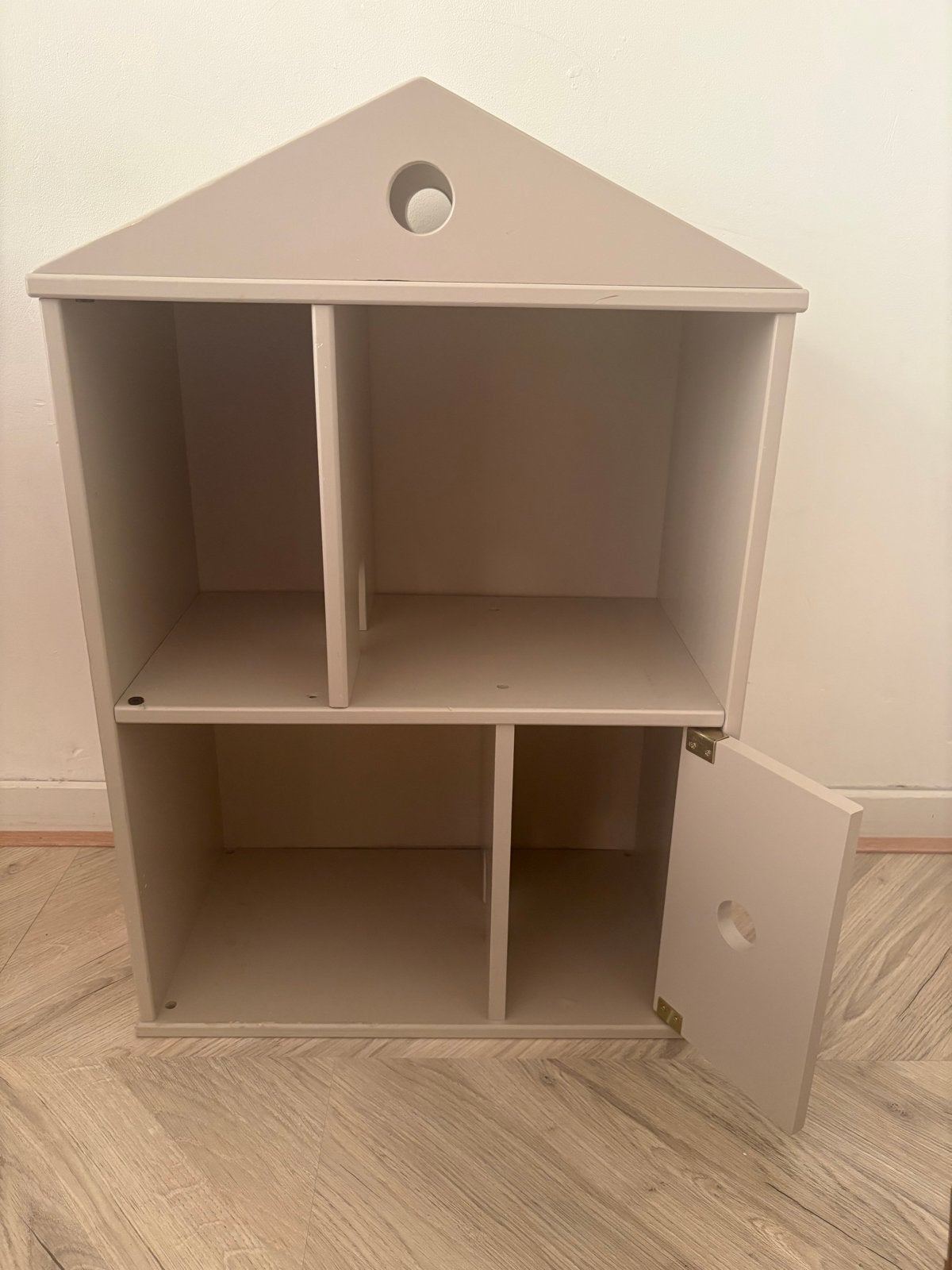 Leuk kastje in de vorm van een huisje, Kinderen en Baby's, Kinderkamer | Overige Meubels, Ophalen, Gebruikt, Kast