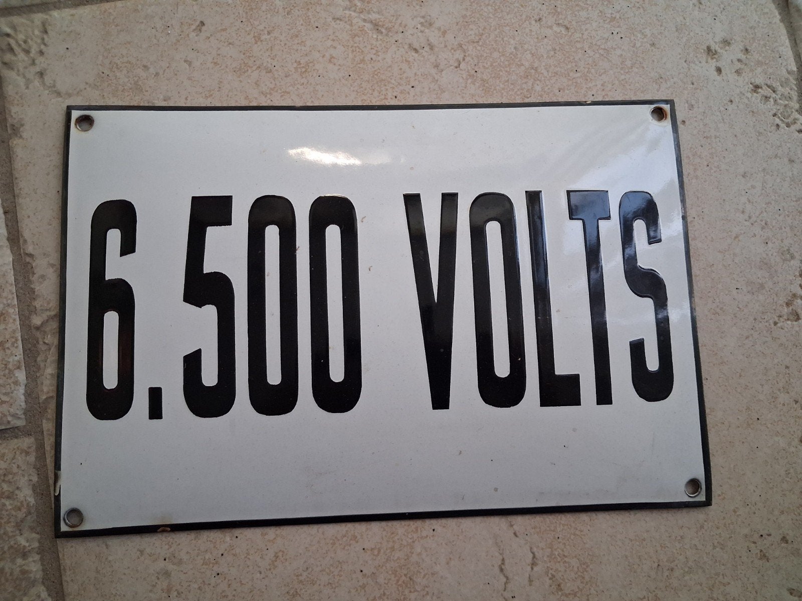 Vintage geëmailleerd bord "6.500 VOLTS" - Waarschuwingsbord, Ophalen of Verzenden