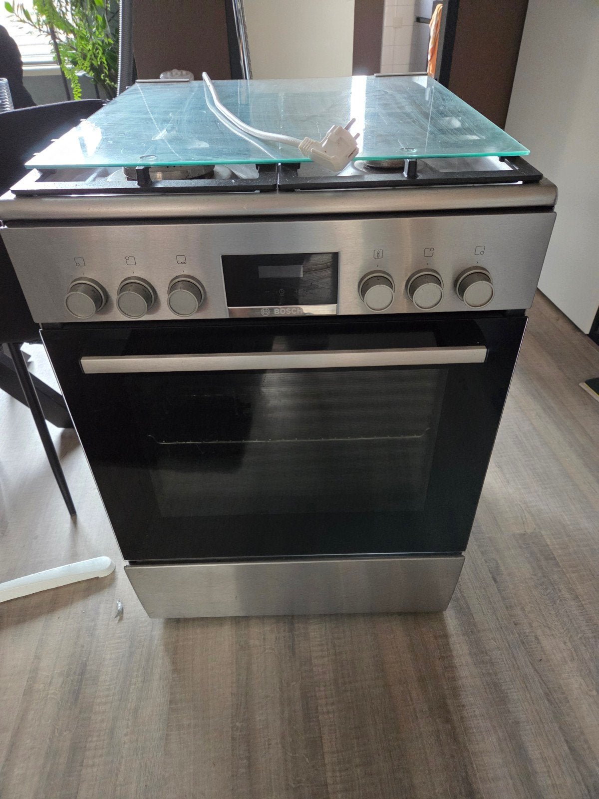 Bosch gasfornuis met oven, Ophalen, 4 kookzones, Zo goed als nieuw, Gas