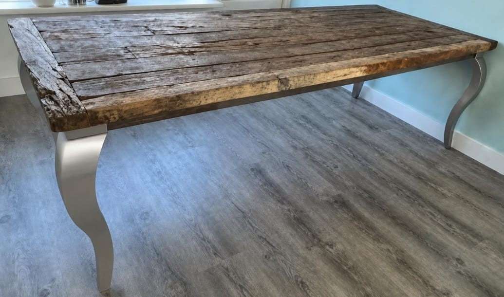 Robuuste houten eettafel met metalen poten, Overige houtsoorten, Gebruikt, 200 cm of meer, Vier personen