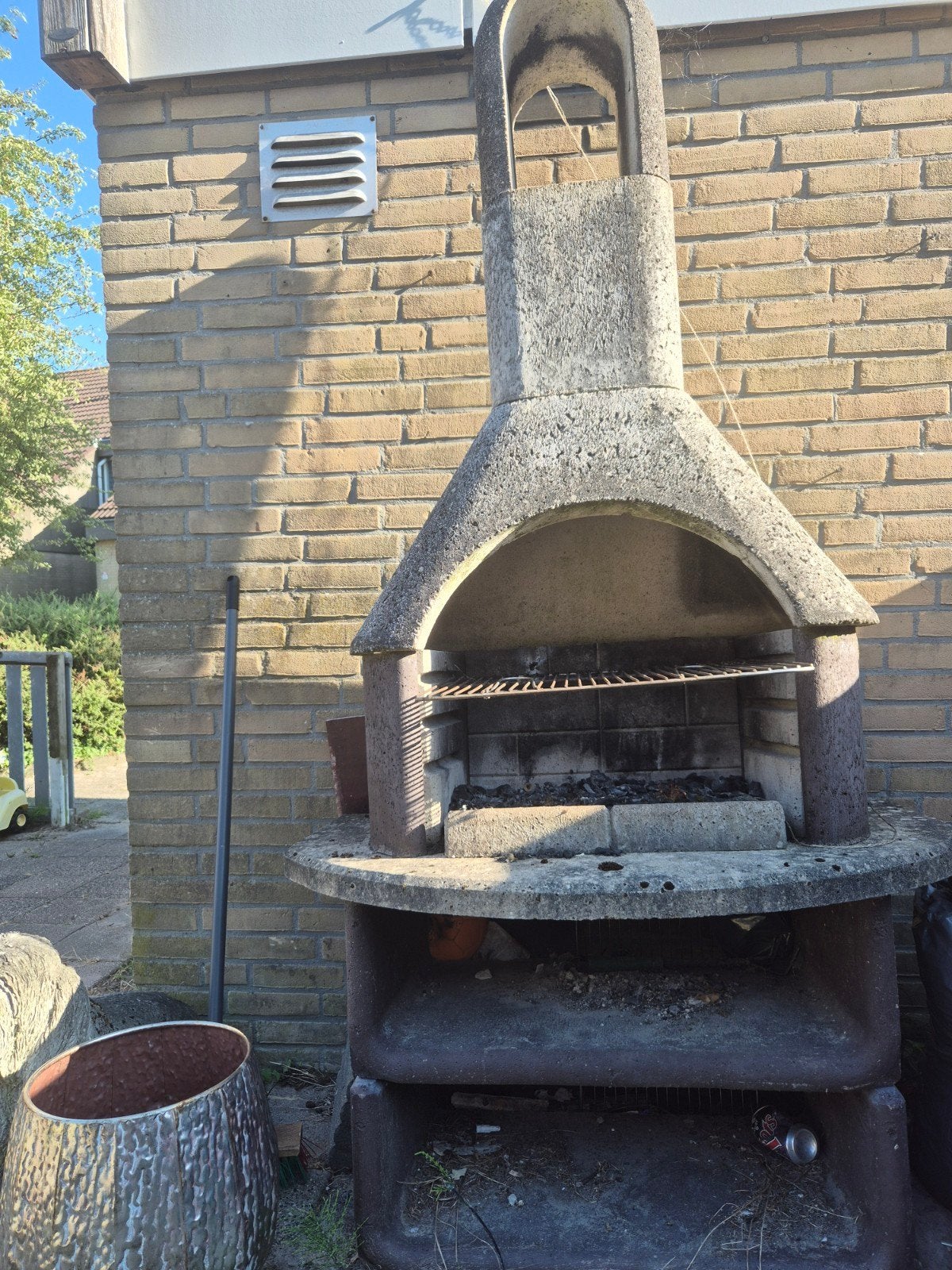 Gratis! Betonnen barbecue, Ophalen, Gebruikt, Onbekend