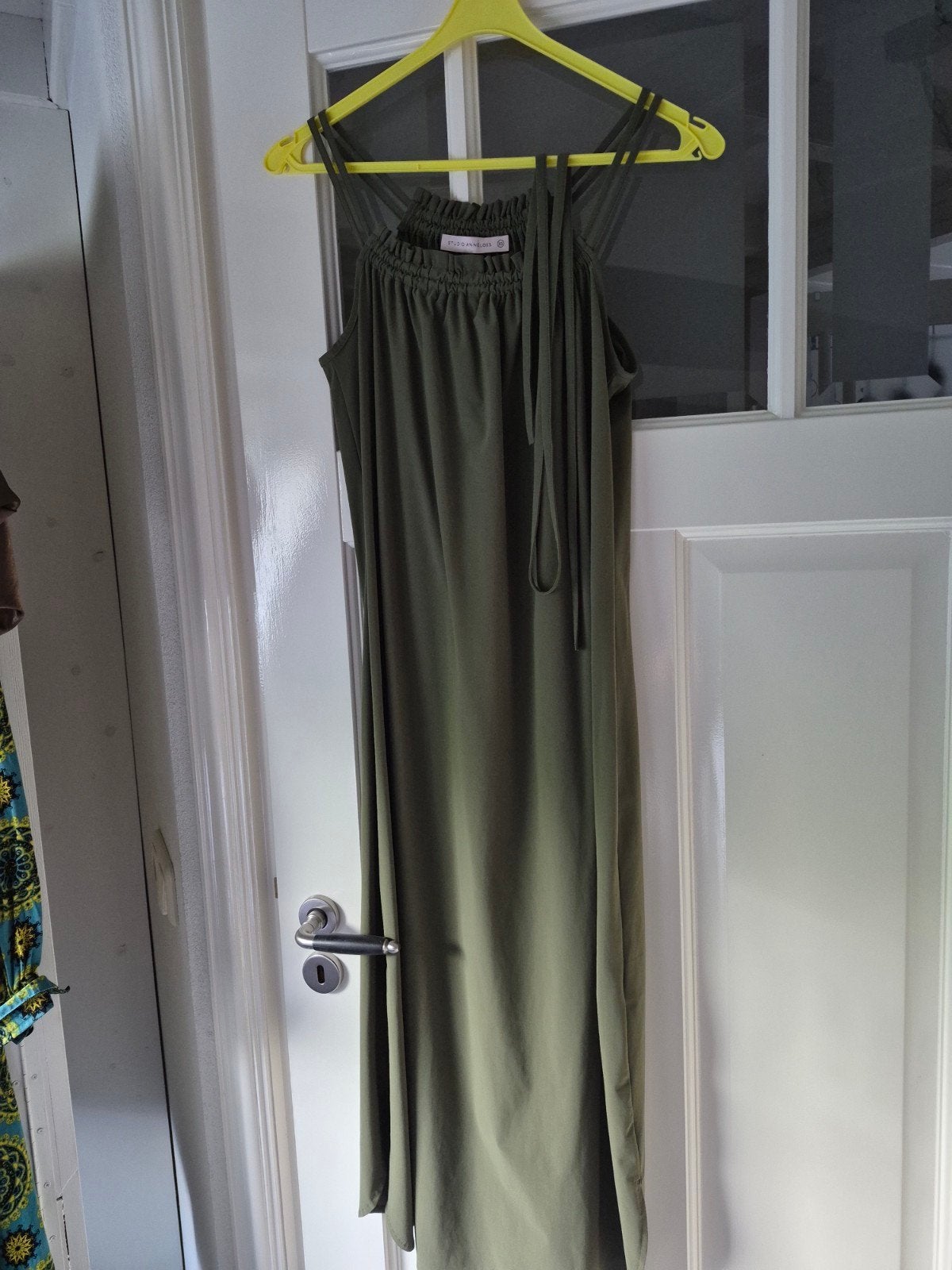 Studio Anneloes Jurk XS - Olijfgroen, Kleding | Dames, Jurken, Ophalen of Verzenden, Zo goed als nieuw, Maat 34 (XS) of kleiner