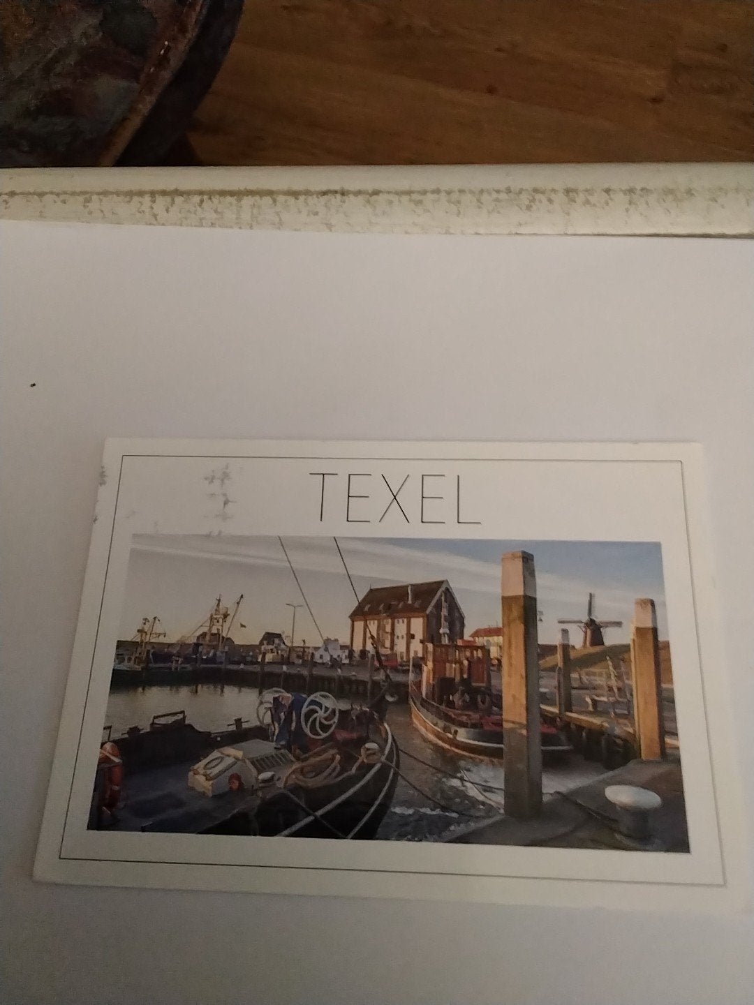 Ansichtkaart Texel - Haven met boten en molen, Verzamelen, Ophalen of Verzenden, 1980 tot heden, Gelopen, Waddeneilanden