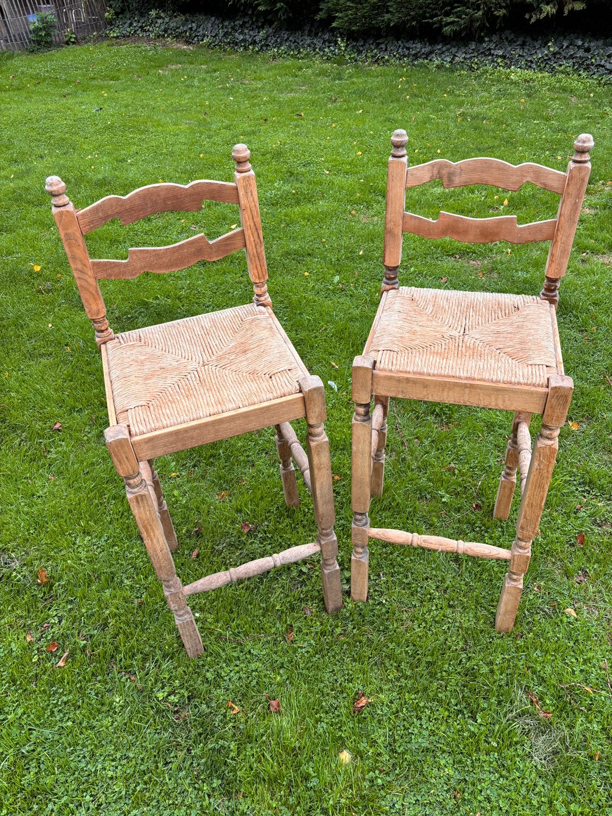 Antieke barkrukken brocante kruk met zitting van riet, Ophalen, Gebruikt, 60 tot 90 cm, Hout