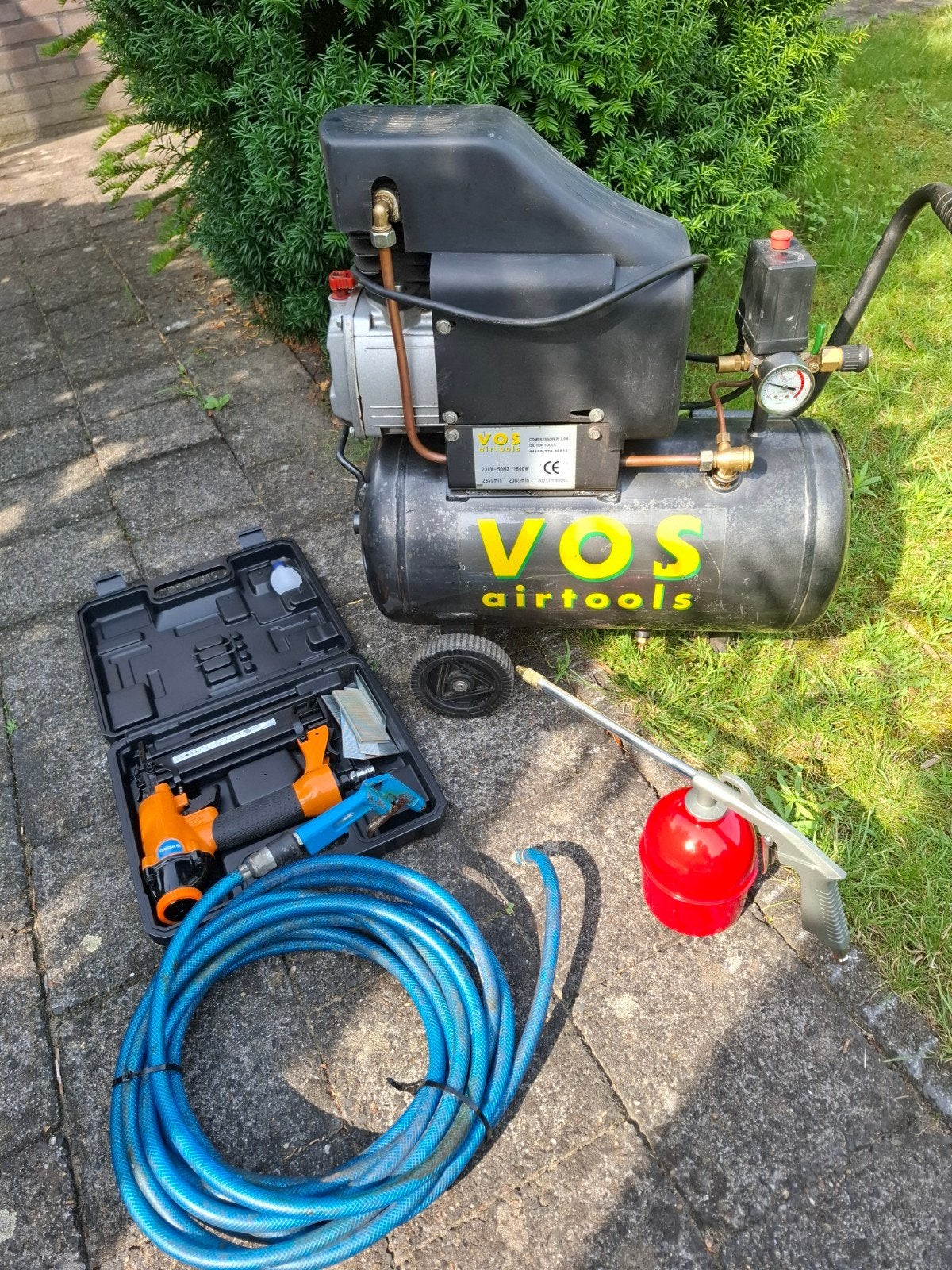 Vos airtools Compressor met tacker en accessoires, Minder dan 25 liter, Ophalen, Gebruikt, Minder dan 200 liter/min