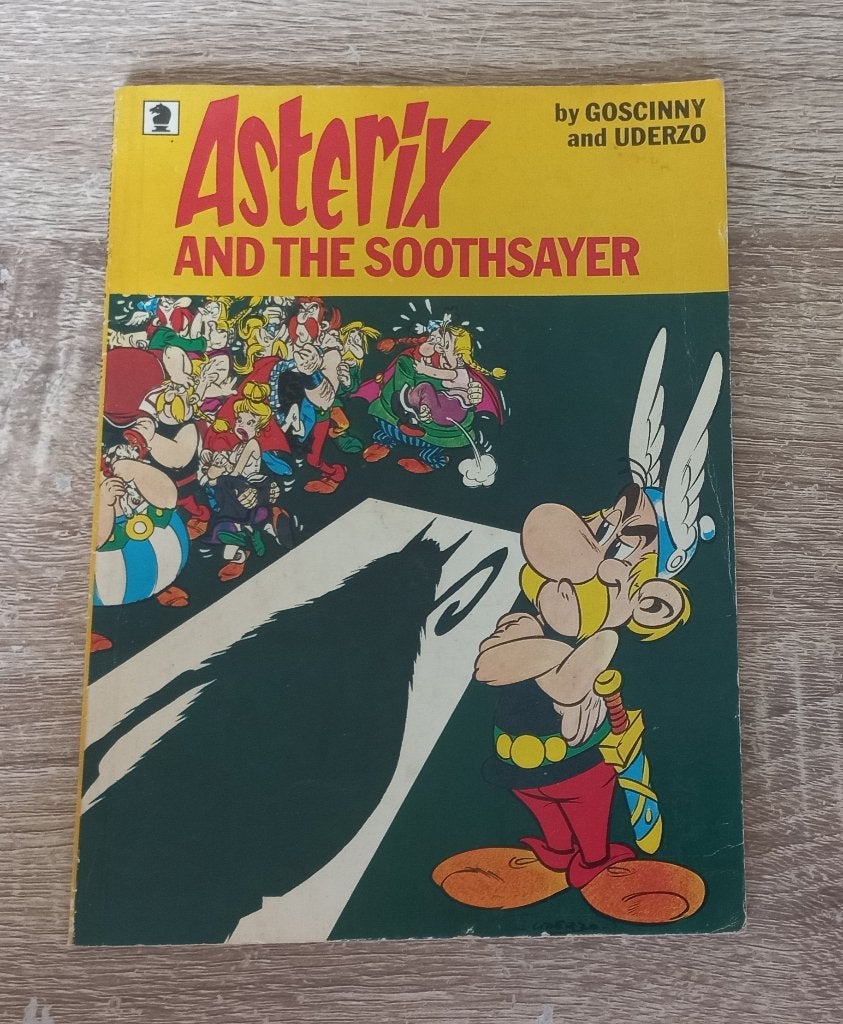 Asterix and the Soothsayer (ziener, Engels pocket), Gelezen, Eén stripboek, Ophalen of Verzenden, Goscinny & Uderzo