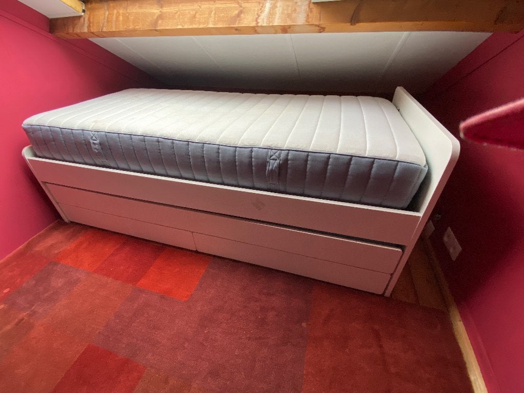 Eenpersoons bed wit Släkt, Ophalen, Gebruikt, 90 cm, Eenpersoons
