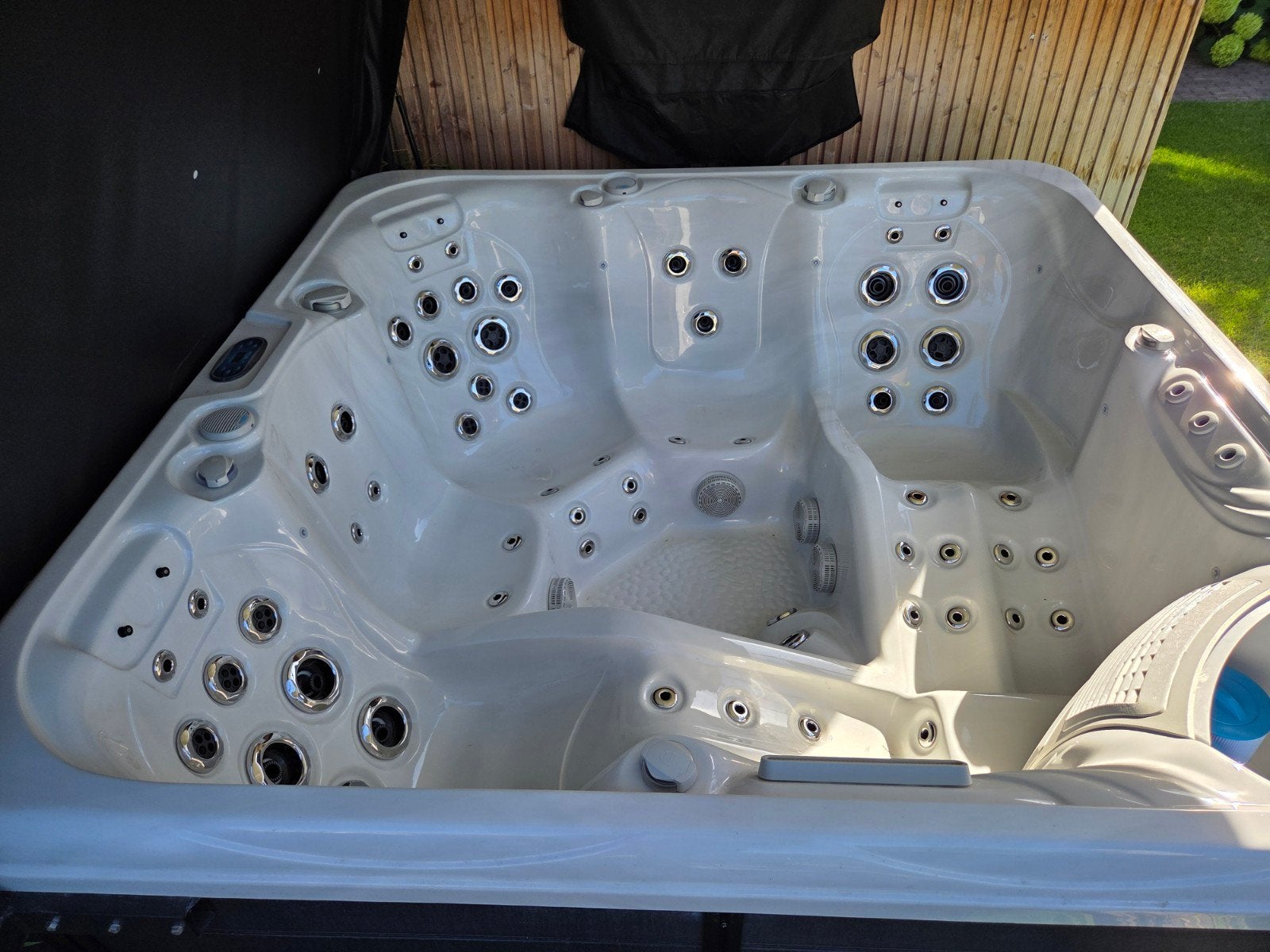 AquaLife SPA - Riva Jacuzzi 210x210x90 cm, Tuin en Terras, Bubbelbaden en Hottubs, Ophalen, Zo goed als nieuw, Afdekzeil, Vast