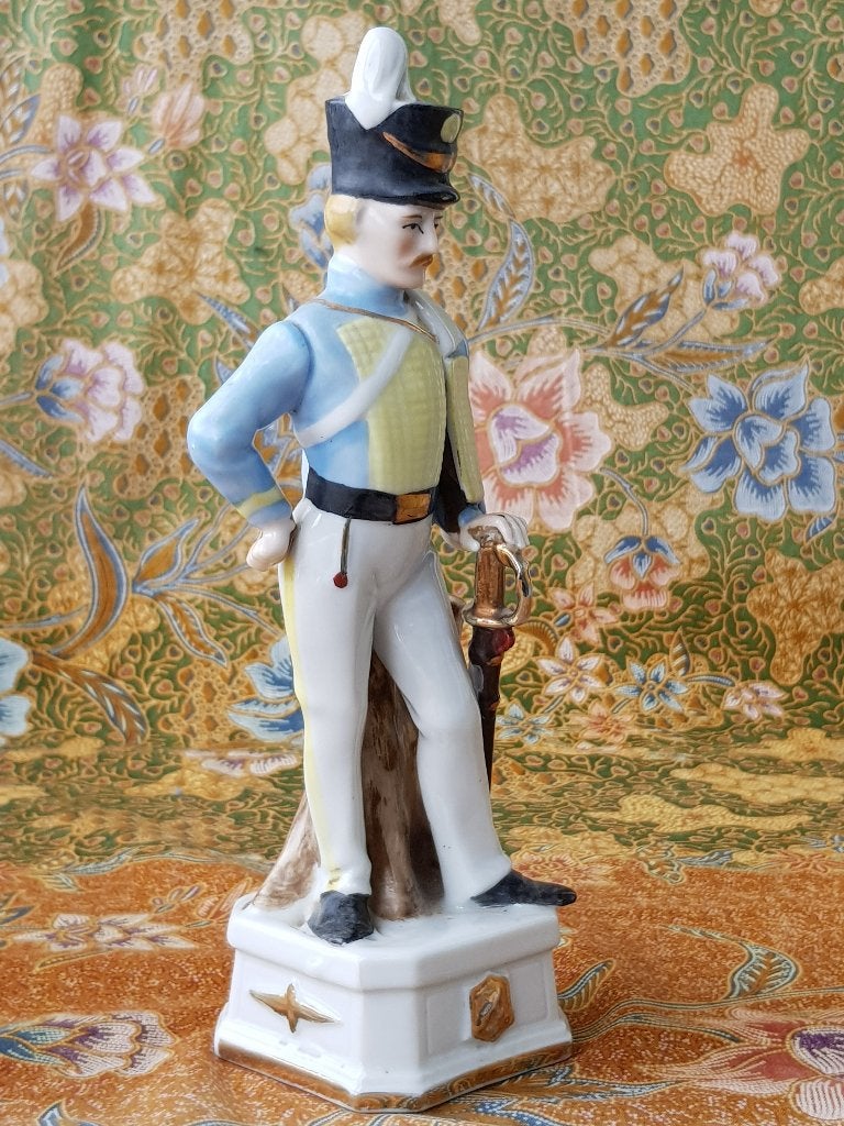 Mooi oud Engels beeldje van een historische soldaat 23,6 cm., Ophalen of Verzenden