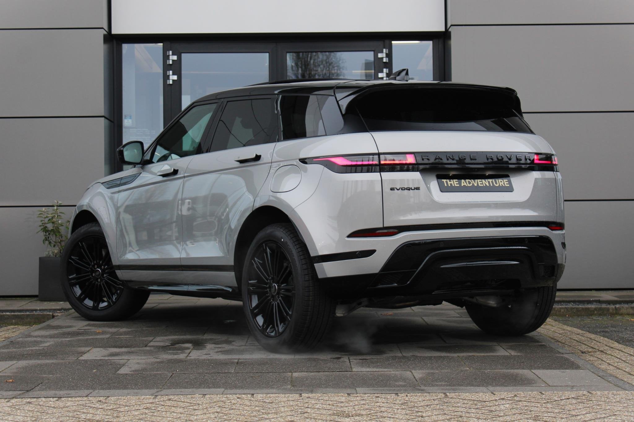 Land Rover Range Rover Evoque P270e AWD Dynamic SE | Trekhaa, Auto's, Automaat, Euro 6, Met garantie (alle), 15 kWh