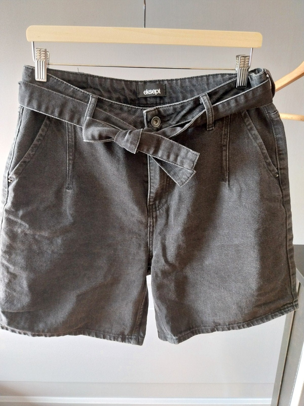 Shoeby Eksept denim shorts met strikceintuur, Kleding | Dames, Broeken en Pantalons, Kort, Zwart, Maat 42/44 (L), Ophalen of Verzenden
