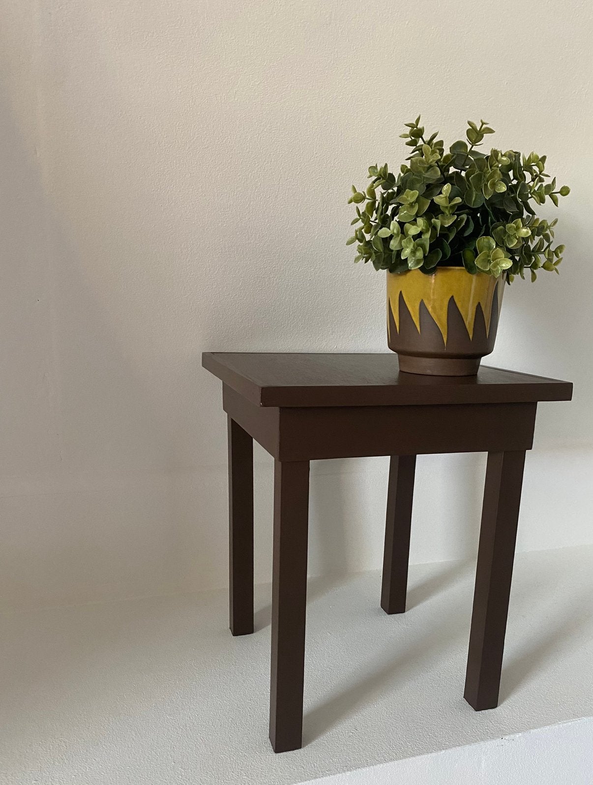 Vintage bijzettafeltje bruin ( kleur chocolat truffle), Minder dan 55 cm, Rond, Zo goed als nieuw, Ophalen
