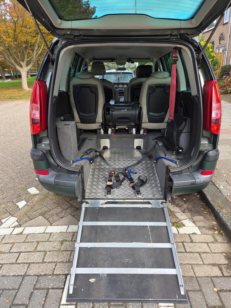 Peugeot 807 2.0 16V 2007 Grijs, 4 cilinders, Handgeschakeld, Particulier, 93 €/maand