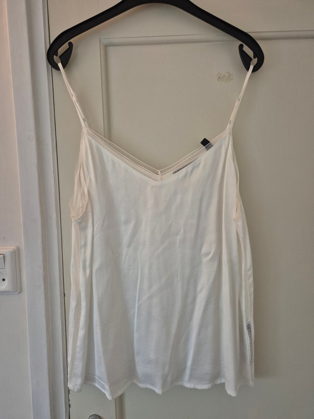 Off white satijnen top met kanten randje maat xl van Esprit., Wit, Maat 42/44 (L), Ophalen of Verzenden, Zo goed als nieuw