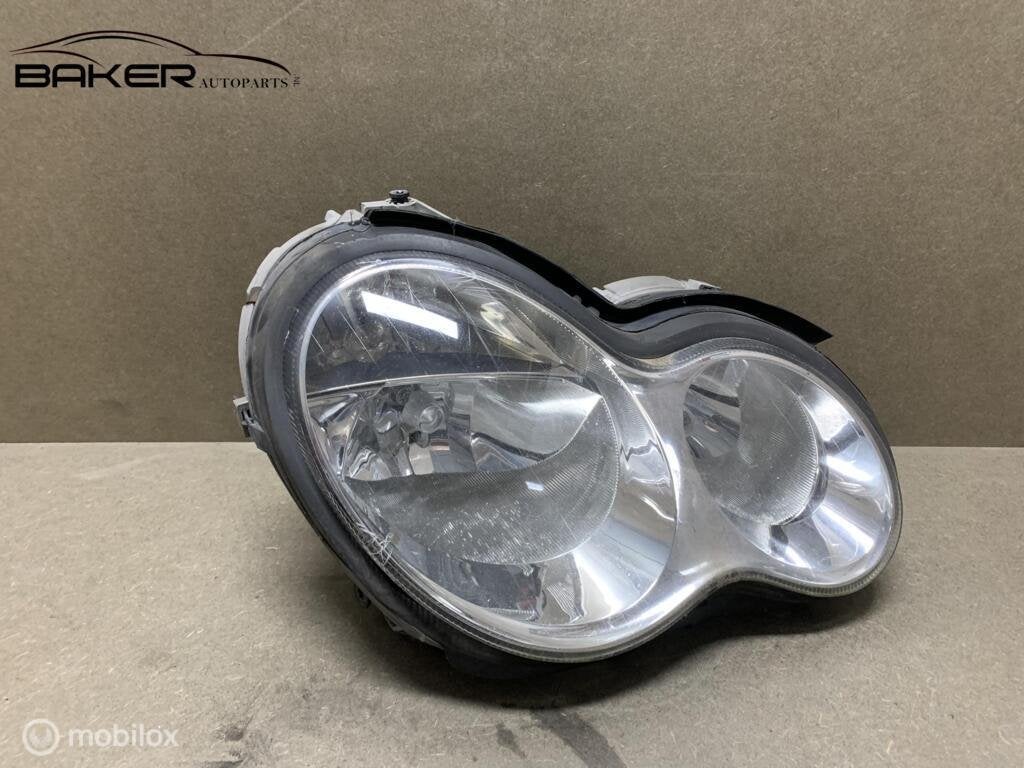 Koplamp rechts Mercedes C-klasse W203 ('00-'07) 2038203261, Gebruikt, Mercedes-Benz, Ophalen of Verzenden, Mercedes-Benz