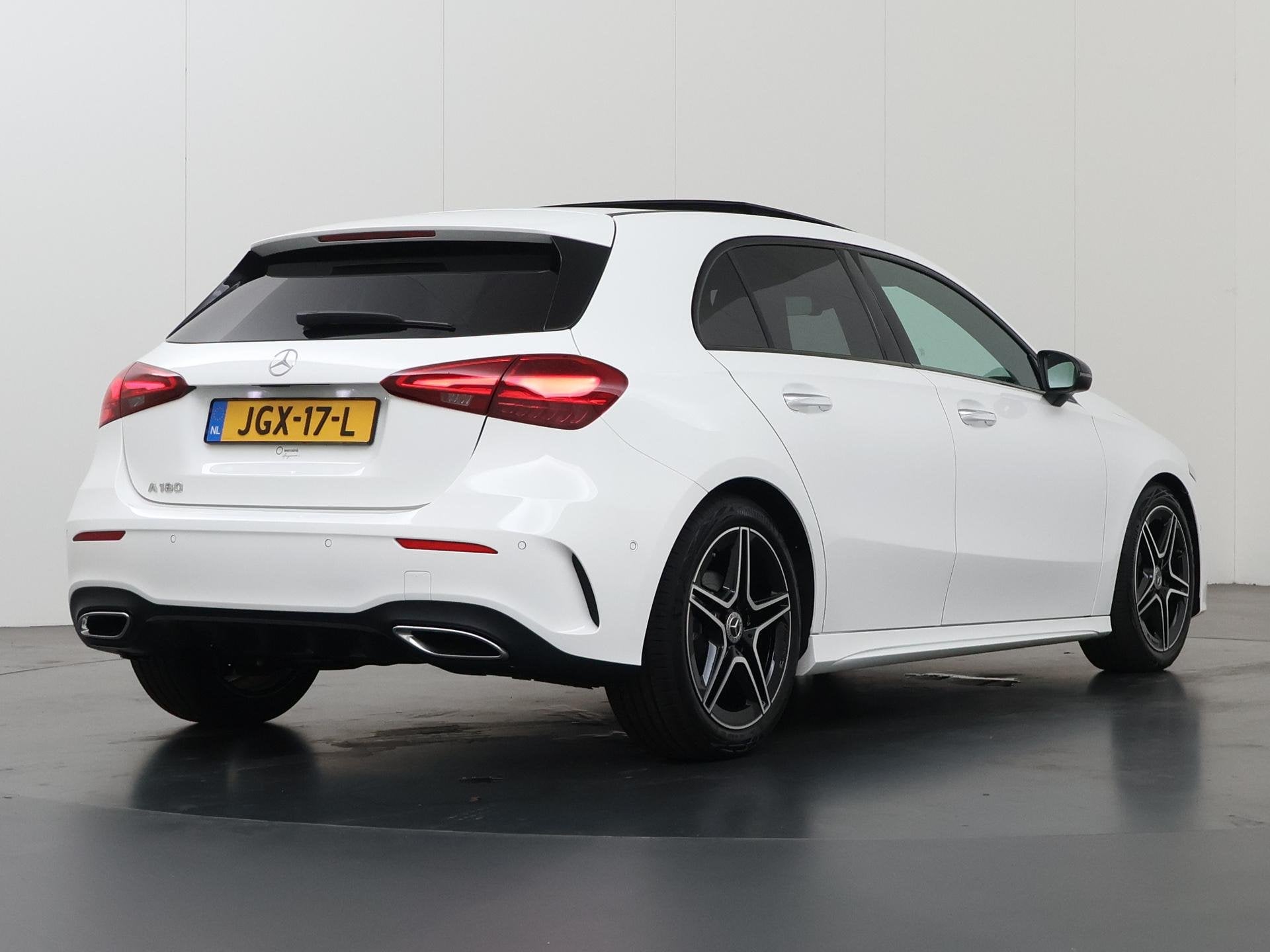 Mercedes-Benz A-klasse 180 Business Solution AMG | Panoramad, Auto's, Dealer onderhouden, 136 pk, Gebruikt, 4 cilinders