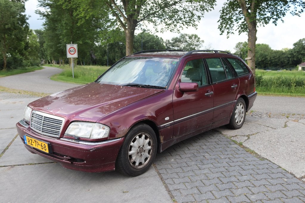 Mercedes-Benz C-Klasse 2.0 C200 Combi Classic 1997 Rood, Auto's, 1998 cc, 4 cilinders, Origineel Nederlands, Stationwagon