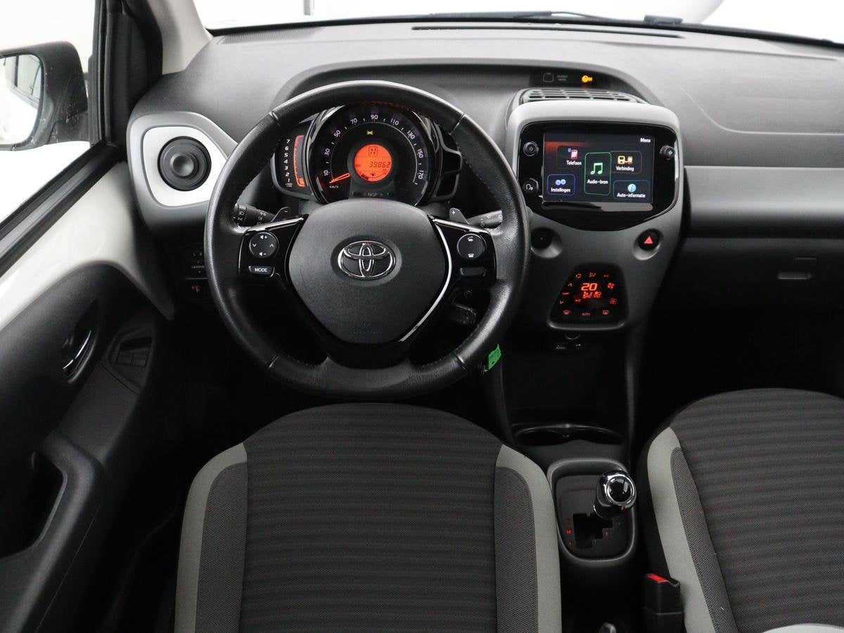 Toyota Aygo 1.0 VVT-i x-joy | Trekhaak | Carplay | DAB | Cam, Auto's, Stof, Gebruikt, Euro 6, 4 stoelen