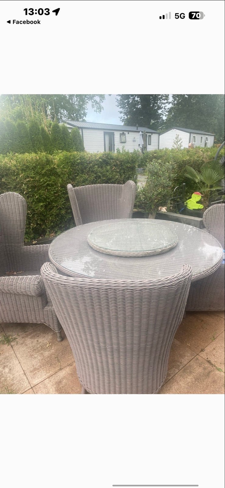 Wicker tuinset met ronde tafel en 4 stoelen, 4 zitplaatsen, Gebruikt, Eettafel, Ophalen of Verzenden