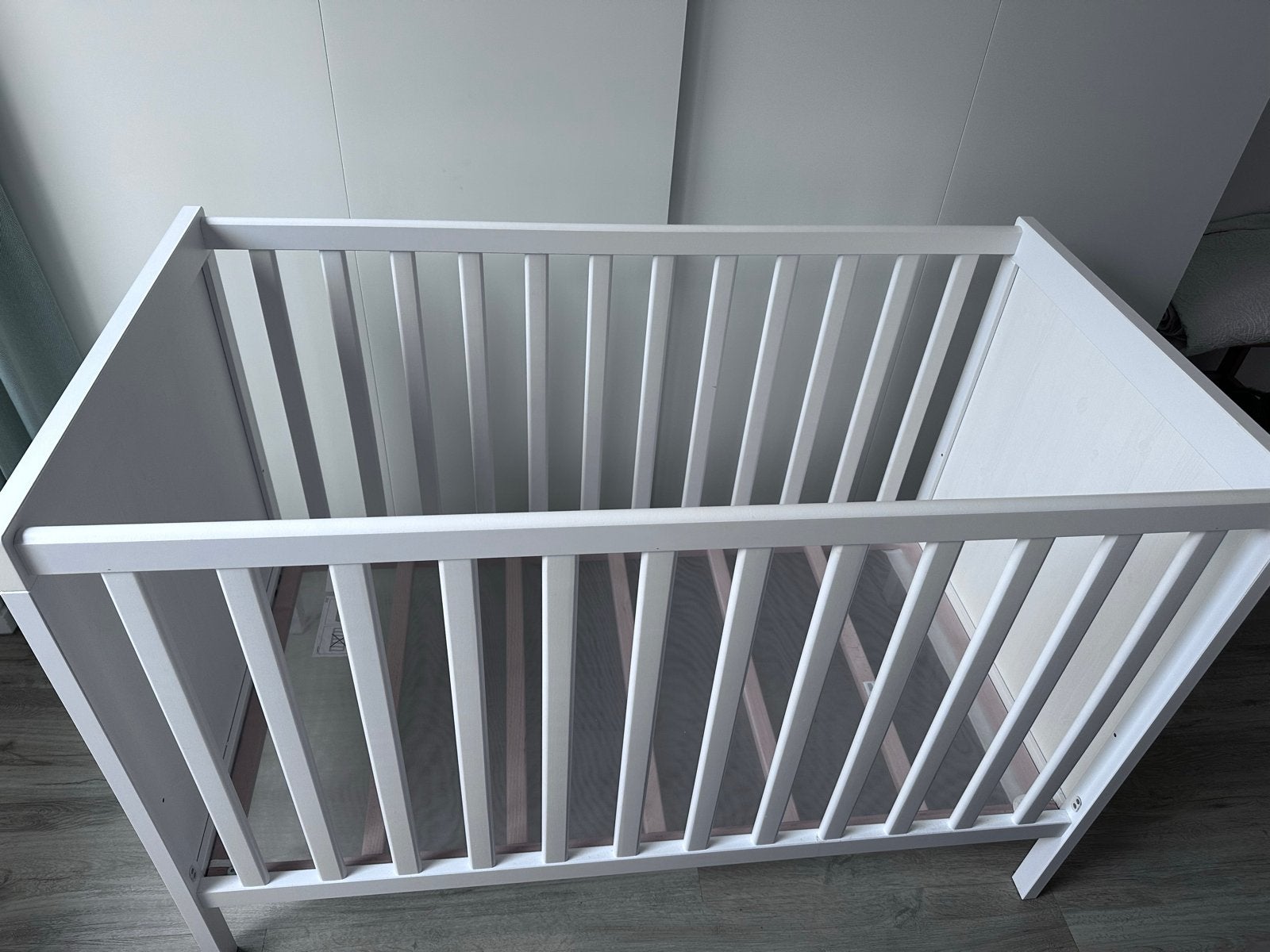 IKEA SUNDVIK Ledikant met matras - in hoogte verstelbaar, Ophalen, Gebruikt, Ledikant