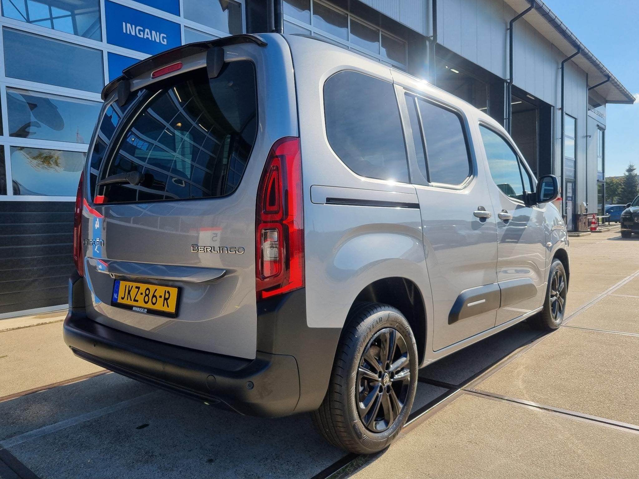 Citroen Berlingo 1.2 PureTech Shine NIEUW MODEL / 10.000 KM, Auto's, Dealer onderhouden, Stof, Gebruikt, 1199 cc