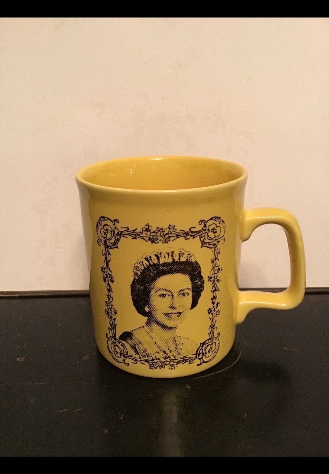 Mok uit 1977 ter ere v. 25-jarig regeringsjubileum Elisabeth, Ophalen of Verzenden, Zo goed als nieuw