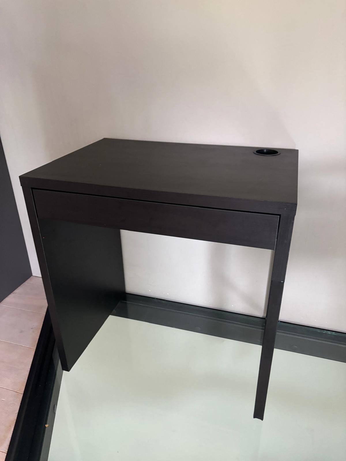 Micke bureau zwart Ikea, Huis en Inrichting, Ophalen, Zwart, Gebruikt, Met lades