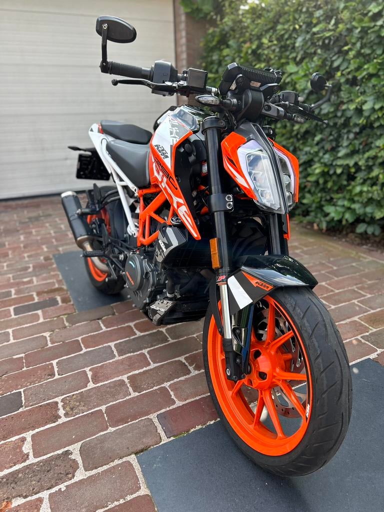 KTM Duke 390 - Klaar voor het seizoen!, Particulier, Meer dan 35 kW, Minimaal motorrijbewijs A2, ABS