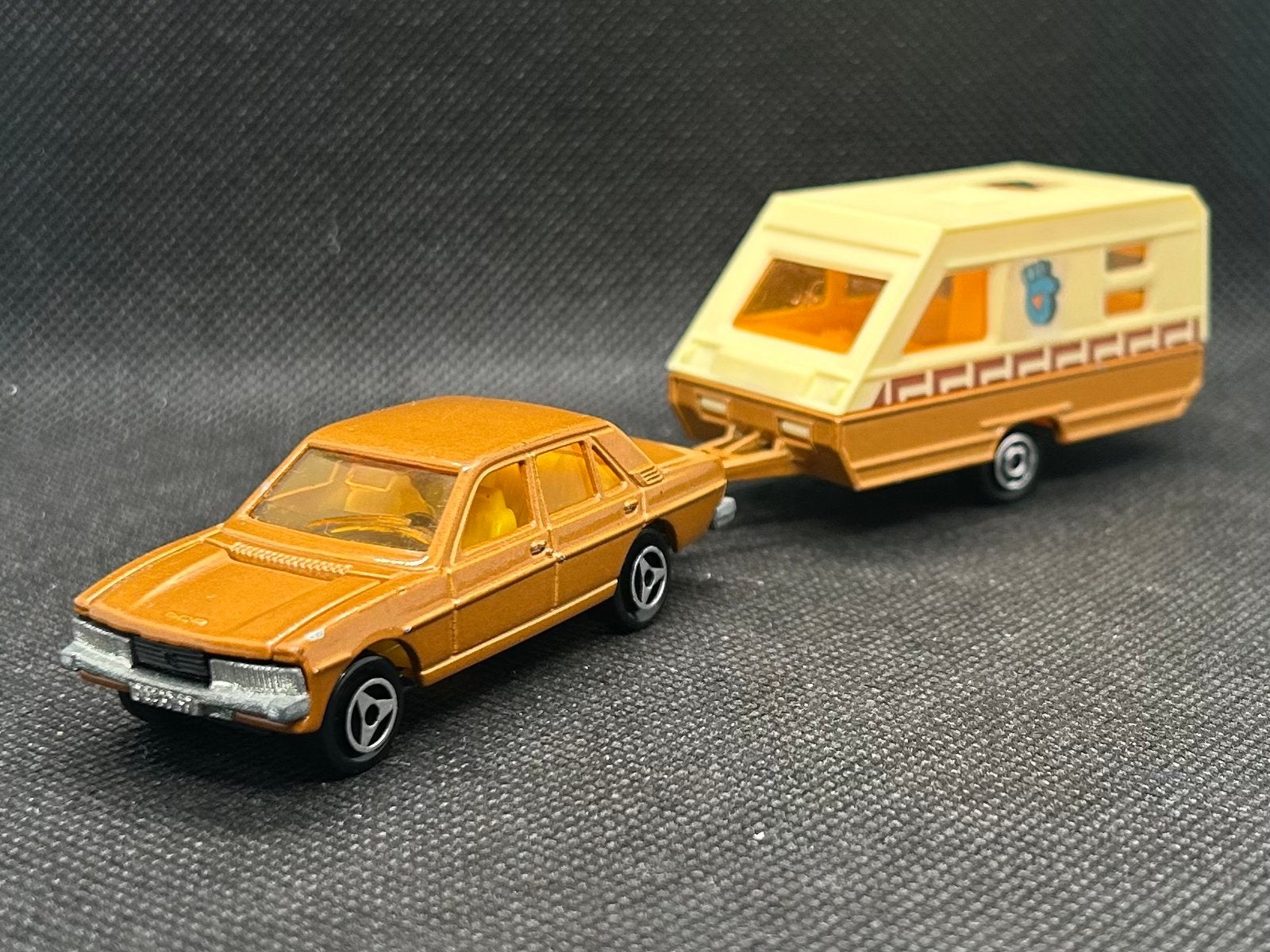 Majorette Peugeot 604 met Caravan 1:64, Verzenden, Zo goed als nieuw, Auto