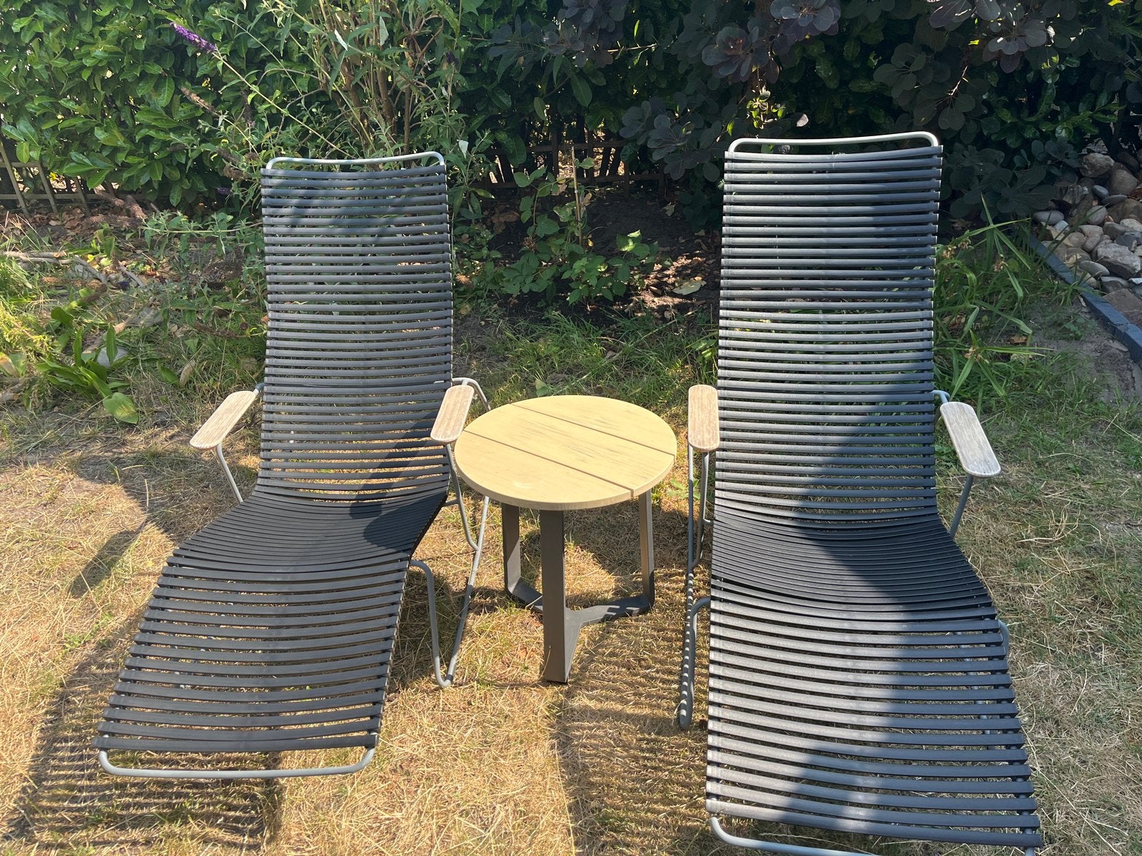 Houe Click Sunloungers + bijzettafeltje – Deens design, Tuin en Terras, Tuinstoelen, Ophalen, Gebruikt, Kunststof, Verstelbaar