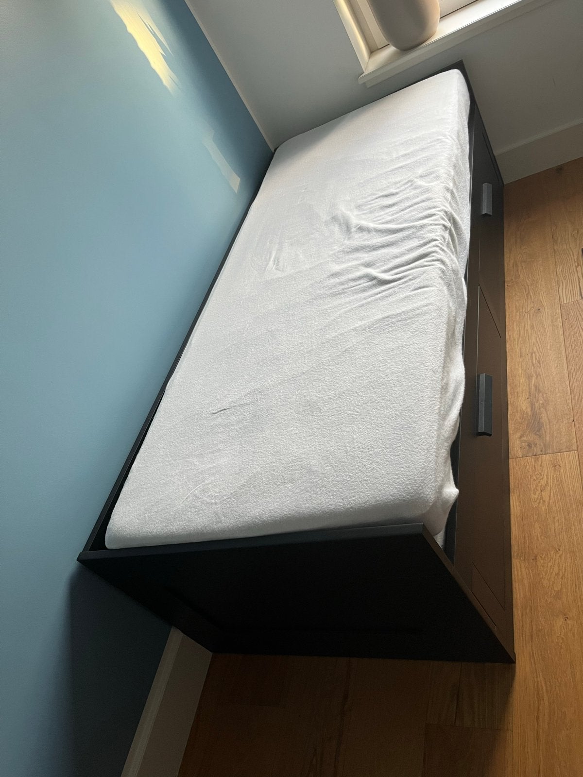 Ikea Brimnes bedbank met lades en 2 matrassen, Ophalen, Zwart, Tweepersoons, Zo goed als nieuw