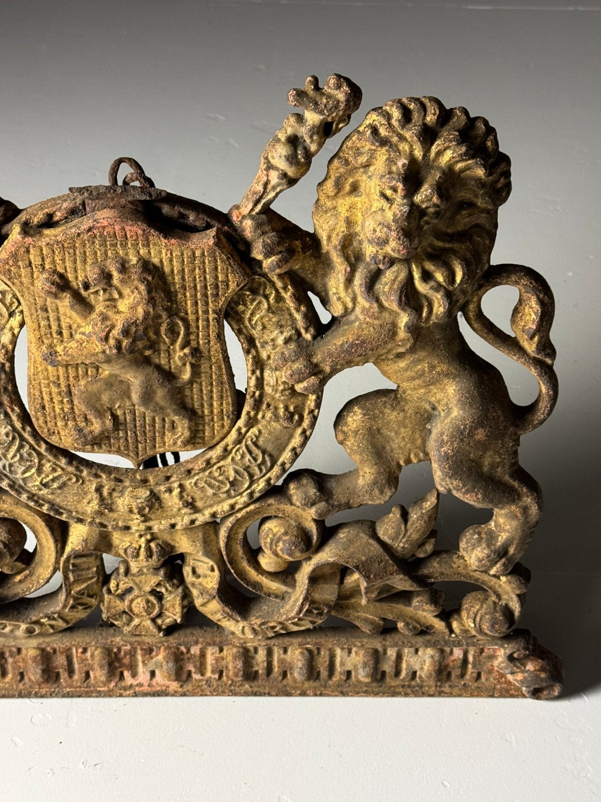 Gietijzeren wapenschild 19e eeuw, Ophalen