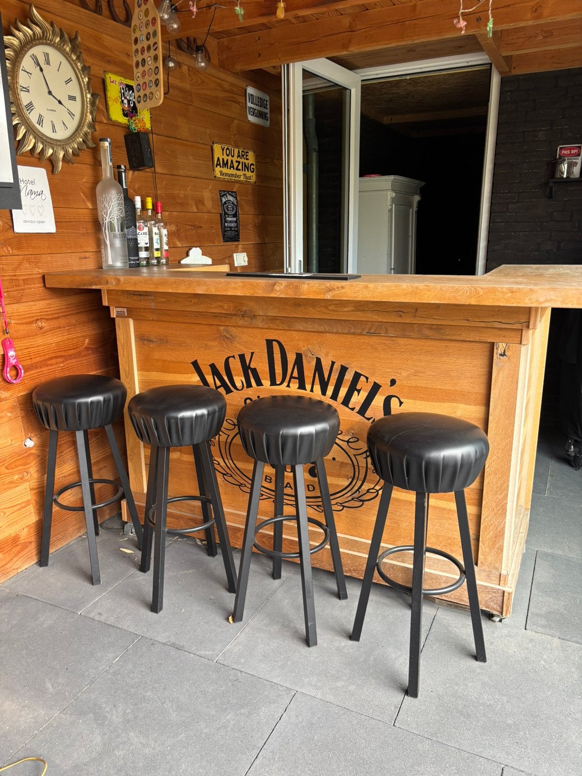 Gezellig bar met krukken, Ophalen, Zo goed als nieuw