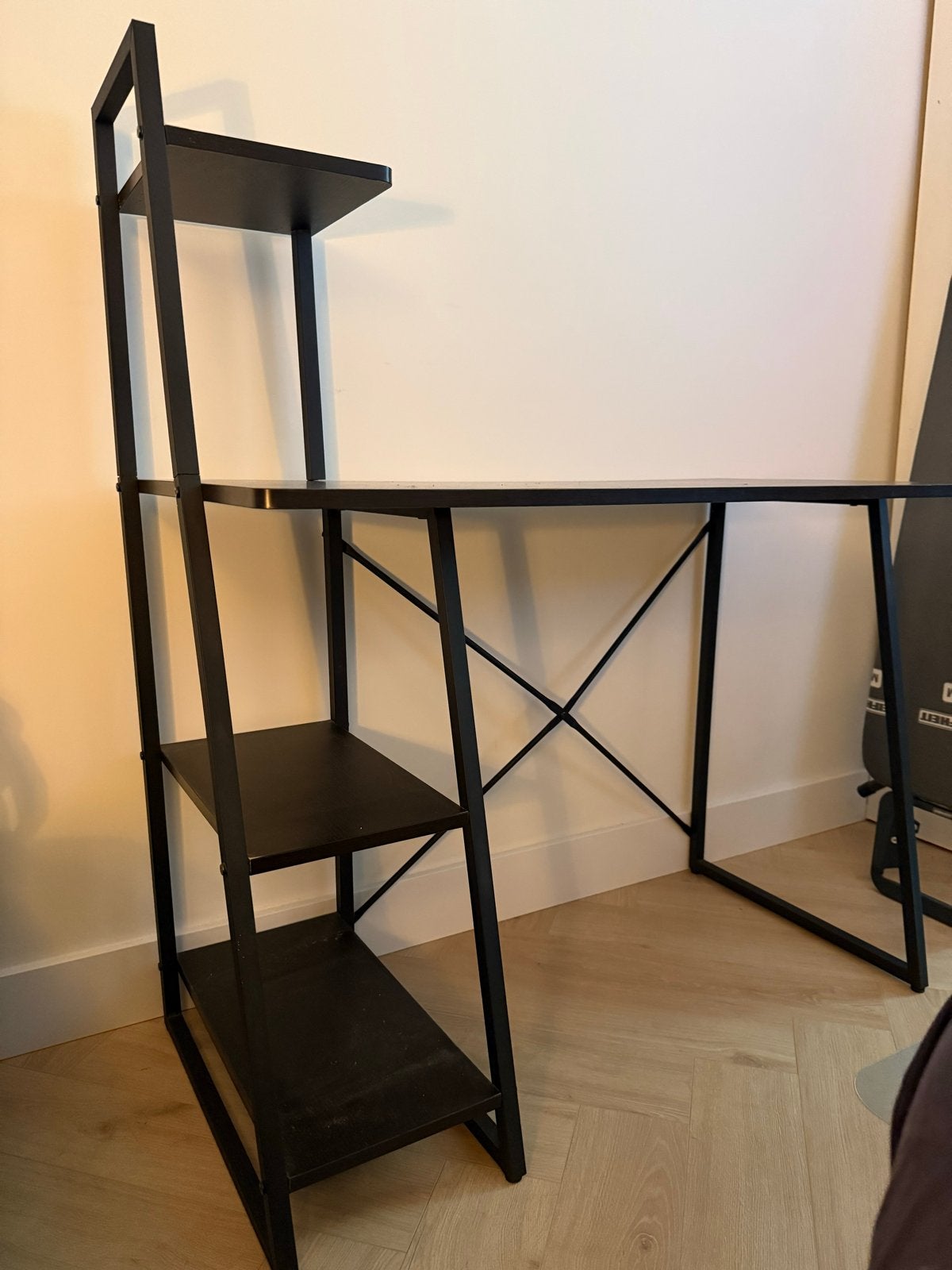 Donkerbruin bureau met opbergplanken - Modern en compact, Ophalen, Gebruikt, Metaal, Overige merken