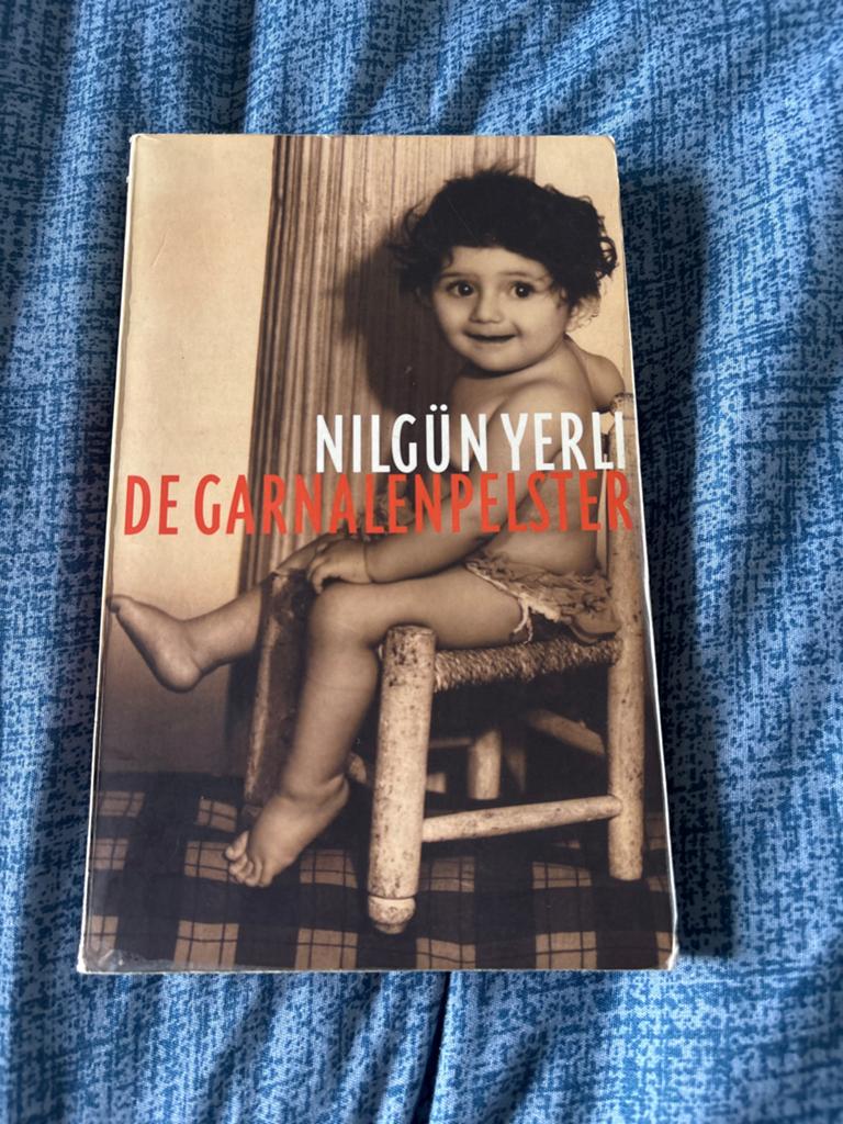 De Garnalenpelster - Nilgün Yerli (Autobiografie), Boeken, Ophalen of Verzenden, Gelezen, Nederland