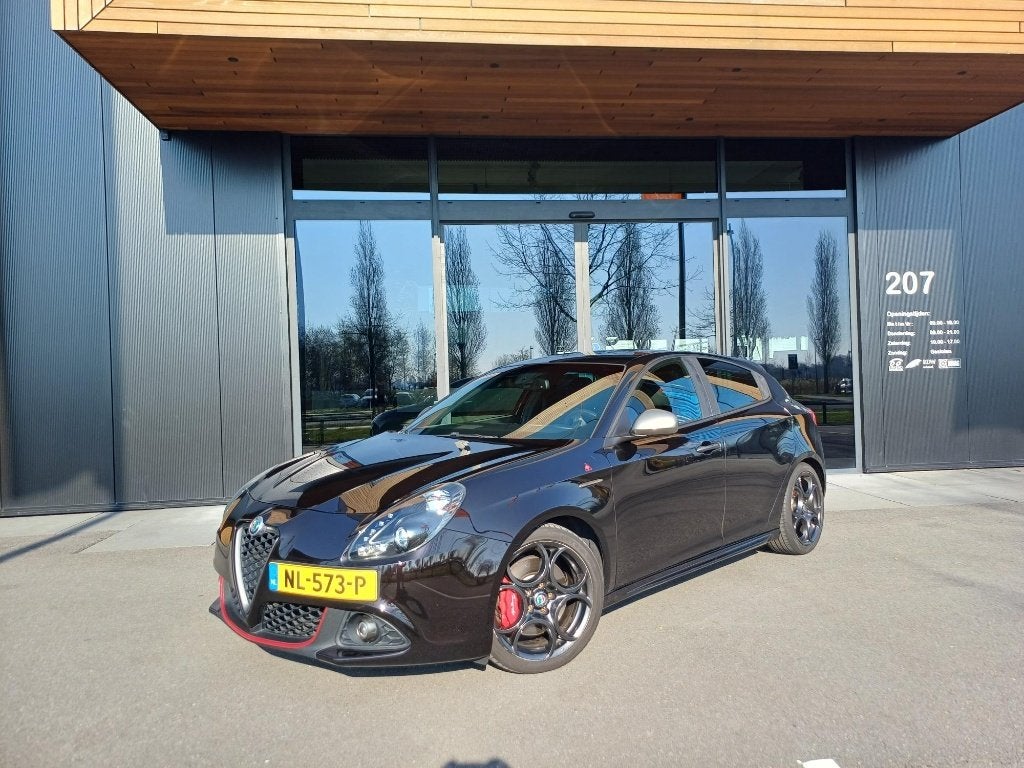 Alfa Romeo Giulietta 1.4 T | Alfa-specialist | winter set |, Auto's, Dealer onderhouden, Stof, 1280 kg, Zwart