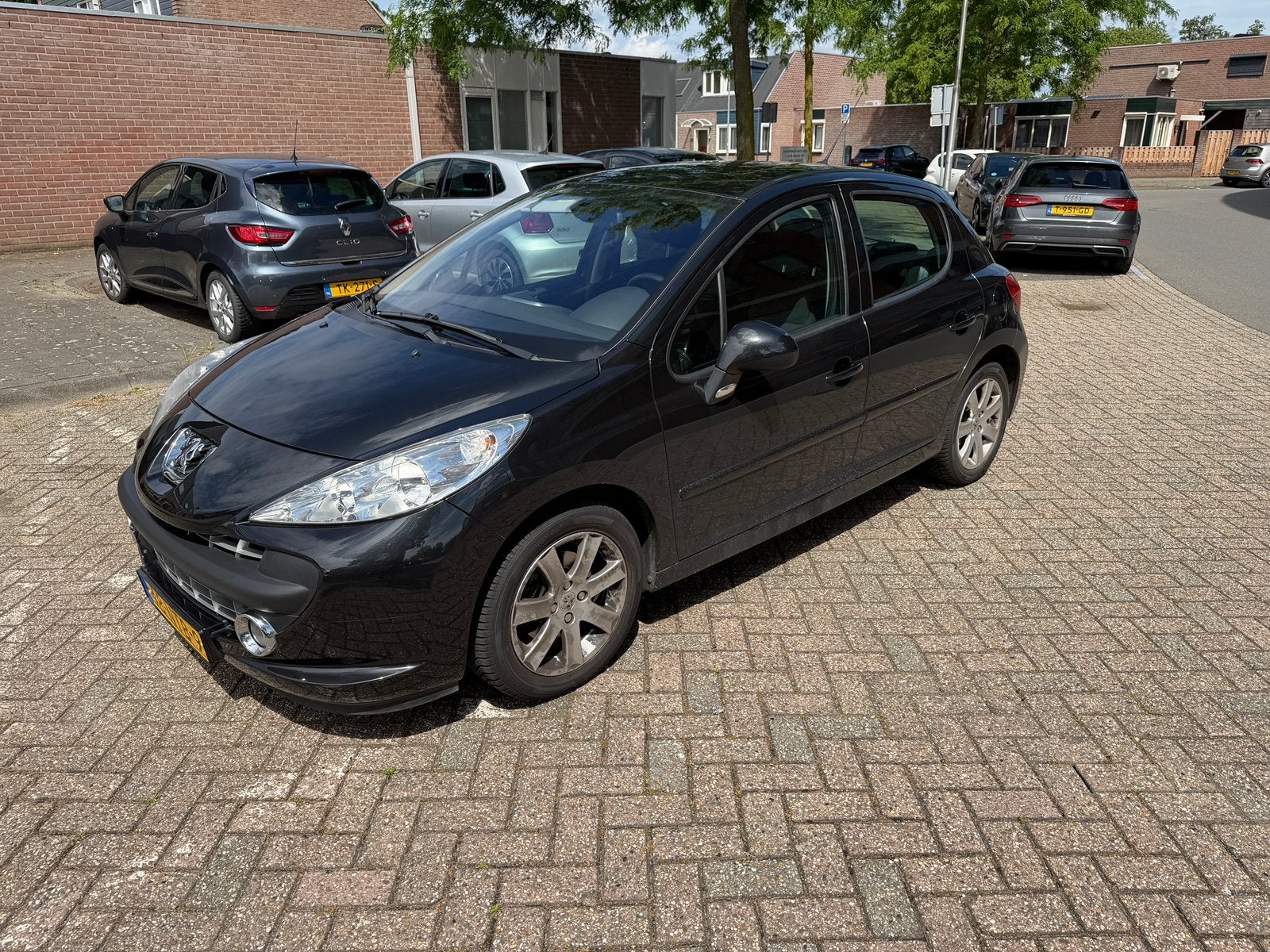 Peugeot 207 84.000 km 88KW 5DRS AUT 2007 Zwart, Auto's, 4 cilinders, 1209 kg, Zwart, 14 km/l