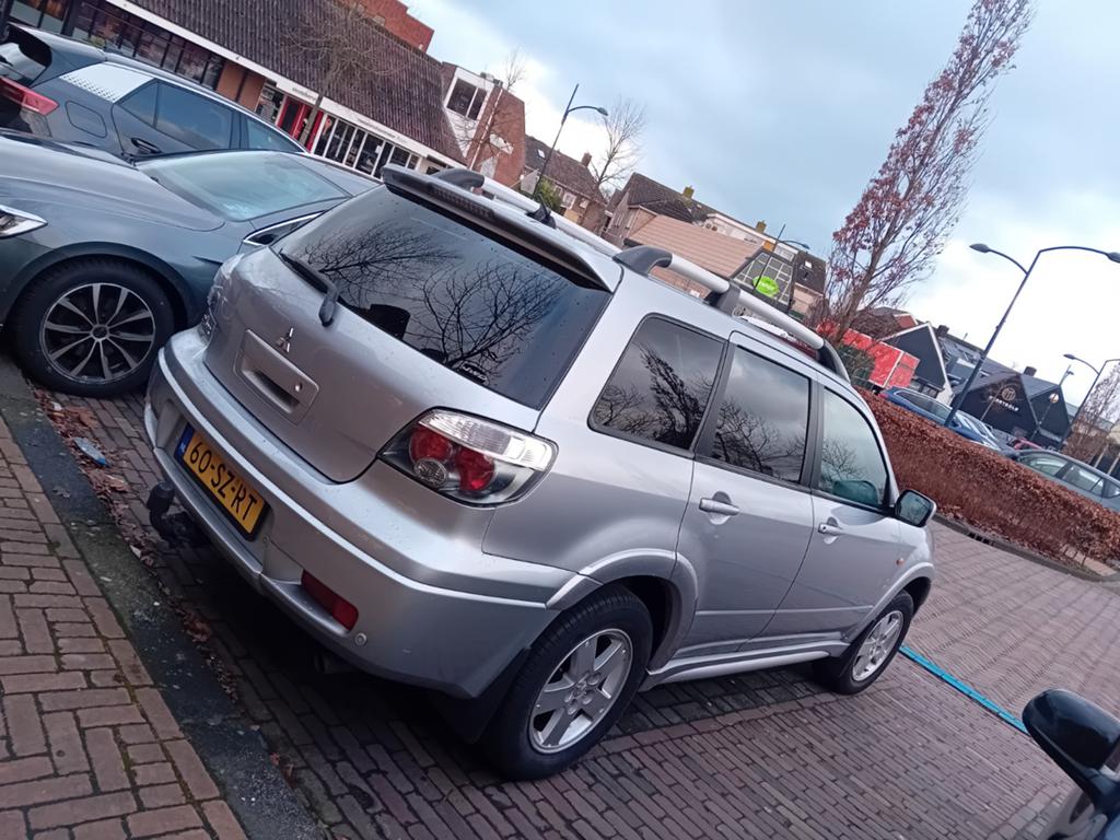 Mitsubishi Outlander 2.4 MPI 4WD 2006 Grijs, Auto's, Mitsubishi, Outlander, 4 cilinders, 160 pk, Handgeschakeld