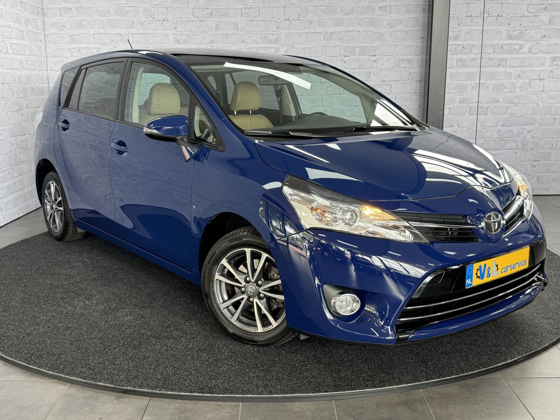 Toyota Verso 1.8 VVT-i Business Automaat Camera Navigatie Tr, Auto's, Toyota, Euro 5, Gebruikt, Beige, 4 cilinders