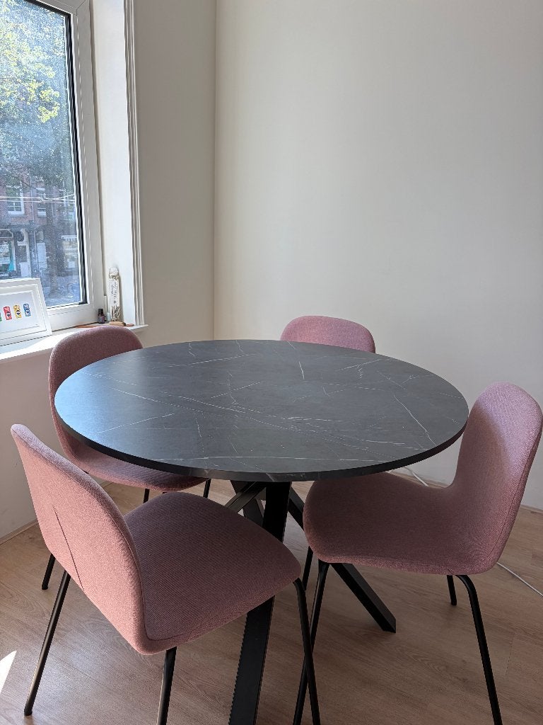 dining table + 4 pink chairs, Ophalen, Overige materialen, 50 tot 100 cm, 100 tot 150 cm