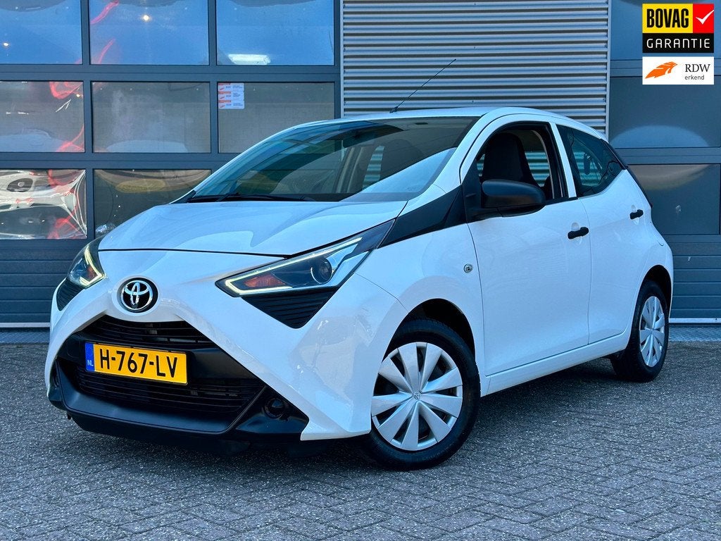 Toyota Aygo 1.0 VVT-i x-fun | CarPlay | CRUISECR | Airco, Auto's, Voorwielaandrijving, Gebruikt, 4 stoelen, Wit