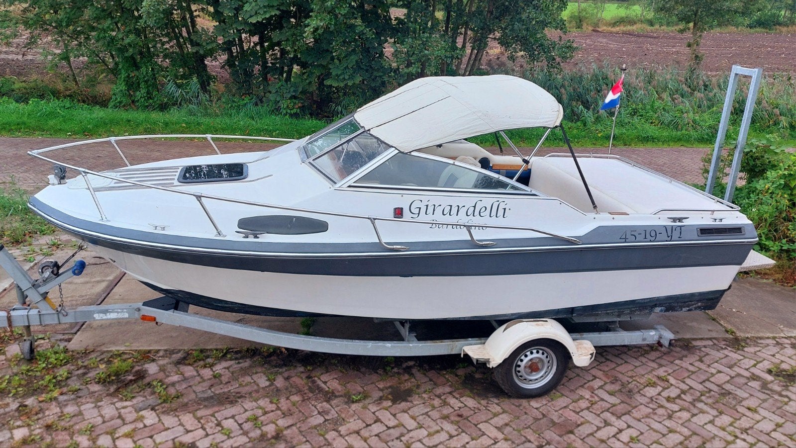 Mooie Conquest 195 Cuddy met 3.0 Volvo Penta en trailer
